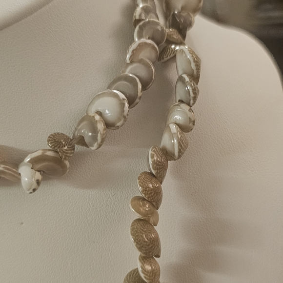 Vintage Shell Tassel Necklace. - Picture 4 of 4